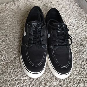SOLD Nike Janoski